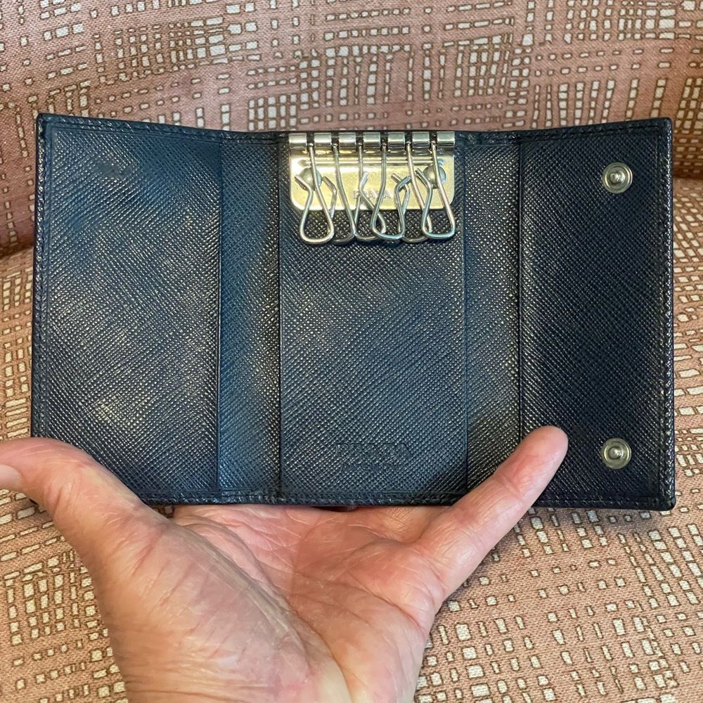 Prada saffiano leather key case in rich navy blue with signature triangle logo. - Picture 5 of 10